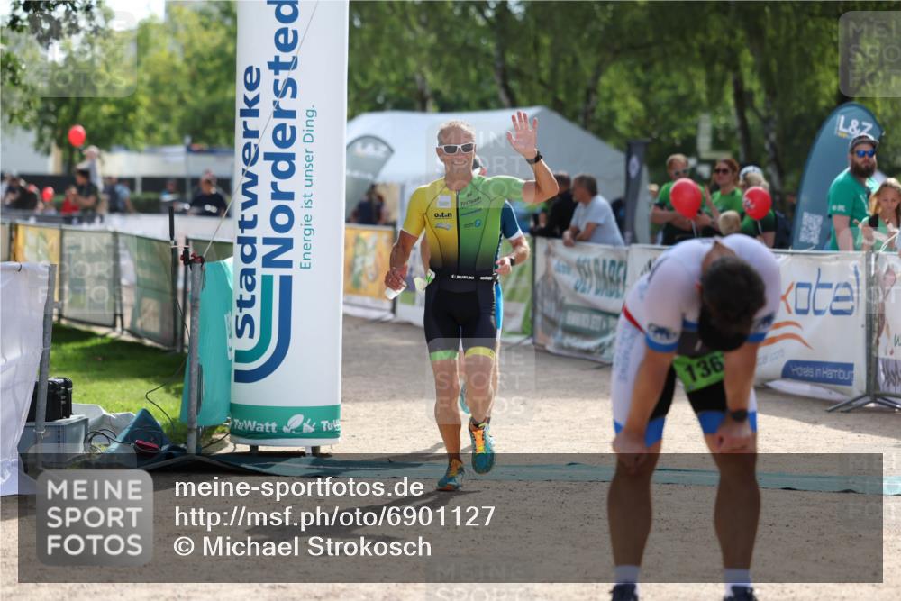 01.09.2024 - 17. Tribühne Triathlon Michael Strokosch http://msf.ph/oto/6901127 01.09.2024 15:45:16 Ziel 1320, 1350, 1393 meine-sportfotos.de