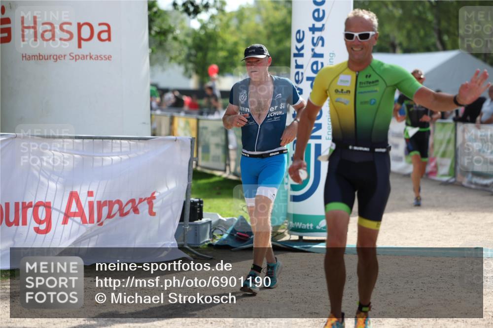 01.09.2024 - 17. Tribühne Triathlon Michael Strokosch http://msf.ph/oto/6901190 01.09.2024 15:45:18 Ziel 1320, 1350, 1393 meine-sportfotos.de