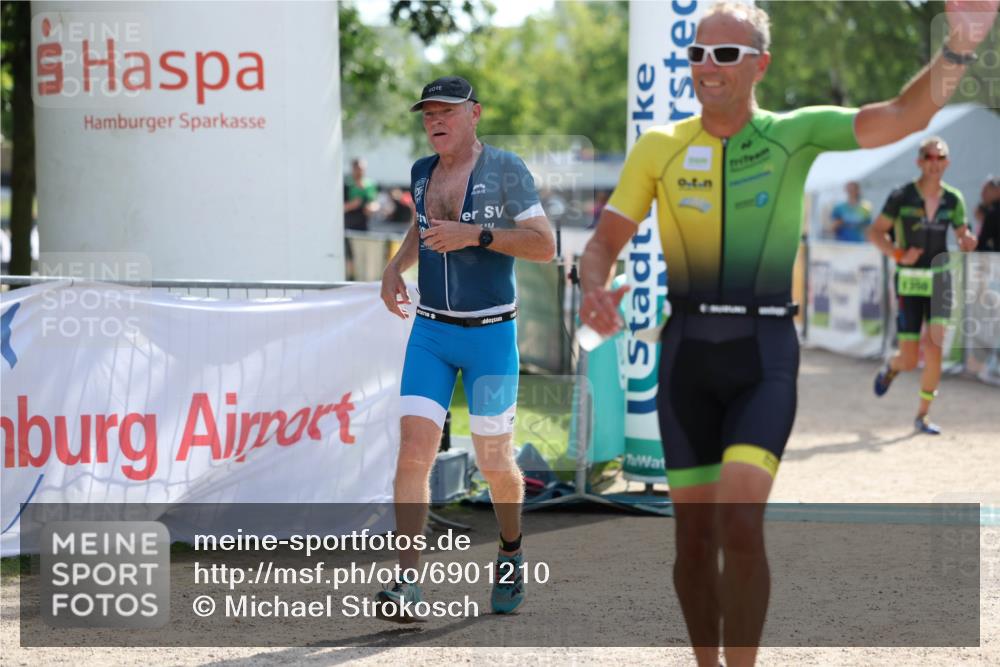 01.09.2024 - 17. Tribühne Triathlon Michael Strokosch http://msf.ph/oto/6901210 01.09.2024 15:45:19 Ziel 1320, 1350, 1393 meine-sportfotos.de