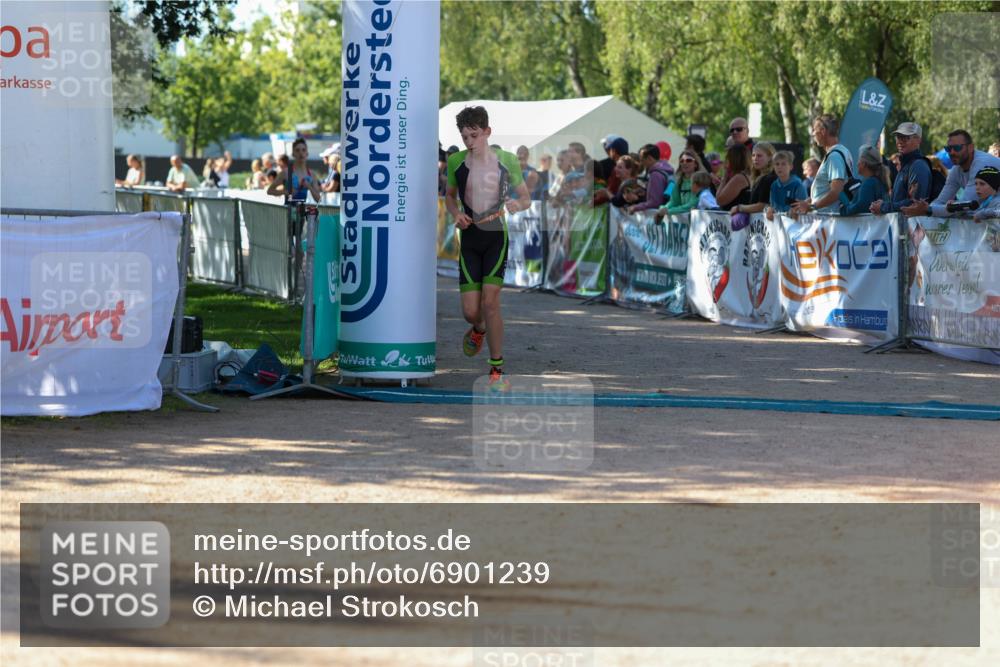 01.09.2024 - 17. Tribühne Triathlon Michael Strokosch http://msf.ph/oto/6901239 01.09.2024 10:59:07 Ziel 231, 274 meine-sportfotos.de
