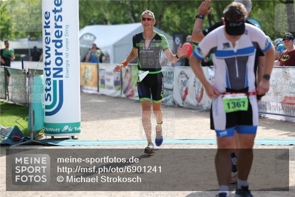 01.09.2024 - 17. Tribühne Triathlon Michael Strokosch http://msf.ph/oto/6901241 01.09.2024 15:45:21 Ziel 1320, 1350, 1393 meine-sportfotos.de