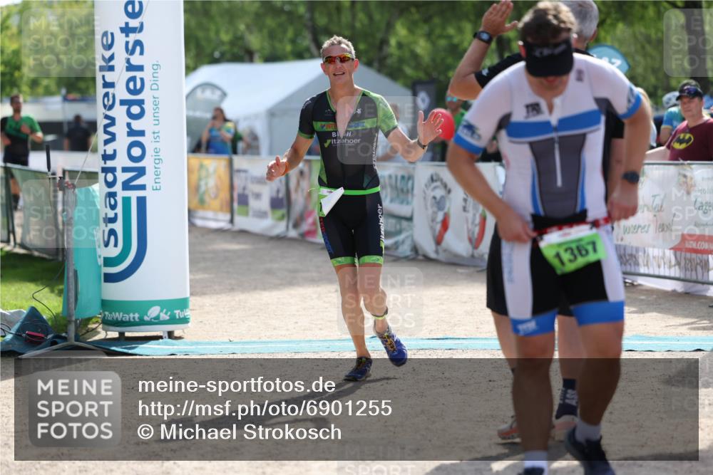 01.09.2024 - 17. Tribühne Triathlon Michael Strokosch http://msf.ph/oto/6901255 01.09.2024 15:45:22 Ziel 1320, 1350, 1395 meine-sportfotos.de