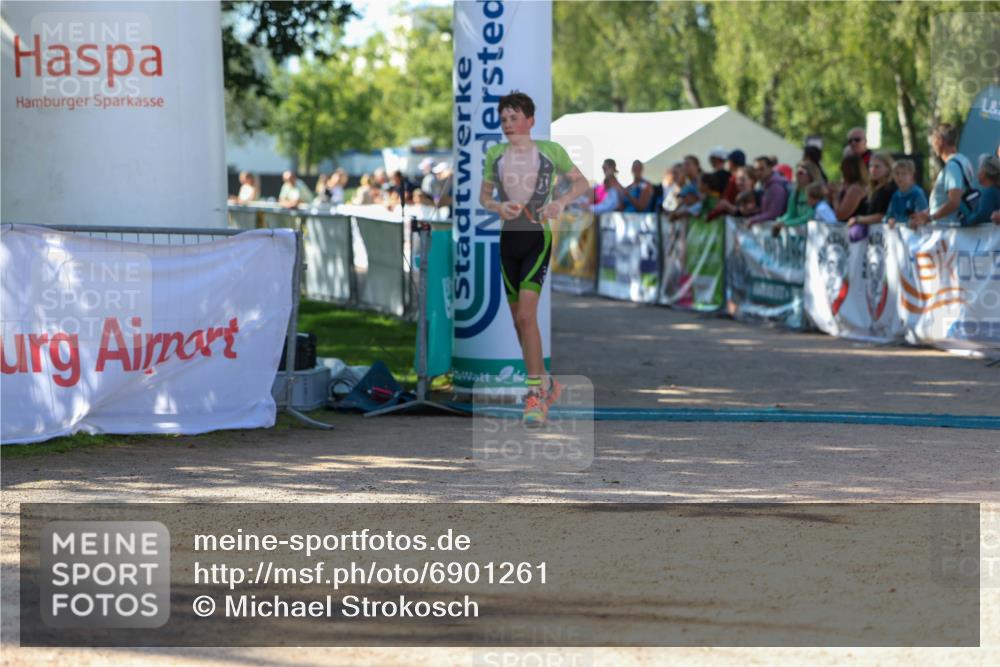 01.09.2024 - 17. Tribühne Triathlon Michael Strokosch http://msf.ph/oto/6901261 01.09.2024 10:59:07 Ziel 231, 274 meine-sportfotos.de