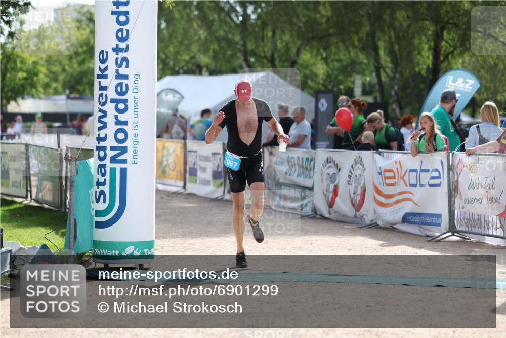 01.09.2024 - 17. Tribühne Triathlon Michael Strokosch http://msf.ph/oto/6901299 01.09.2024 15:45:46 Ziel 1087 meine-sportfotos.de