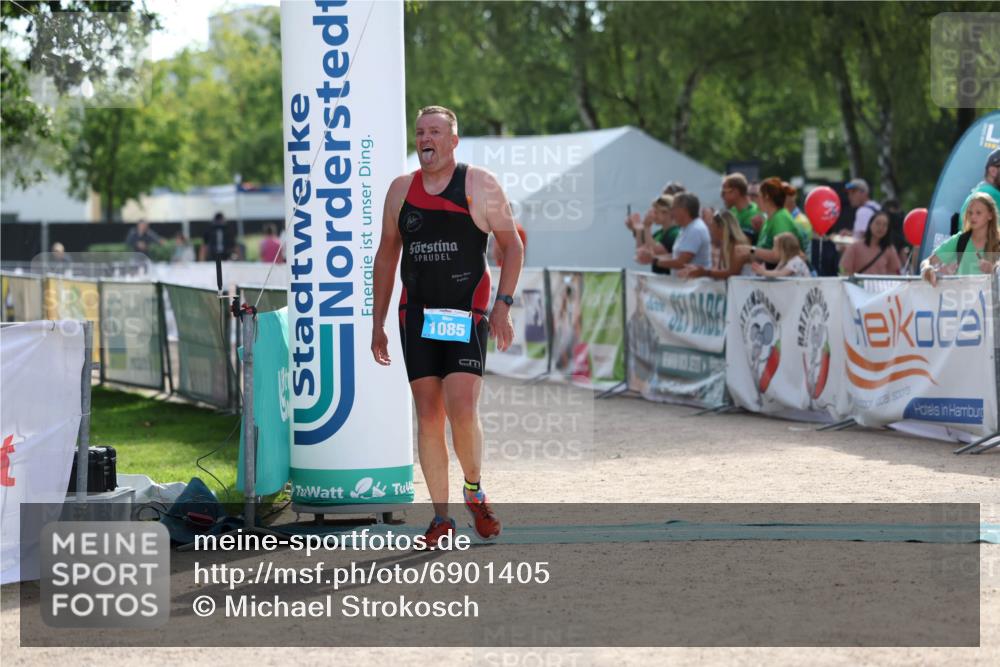 01.09.2024 - 17. Tribühne Triathlon Michael Strokosch http://msf.ph/oto/6901405 01.09.2024 15:48:57 Ziel 1085, 1462 meine-sportfotos.de