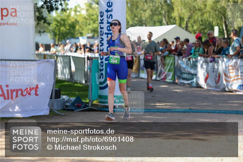 01.09.2024 - 17. Tribühne Triathlon Michael Strokosch http://msf.ph/oto/6901408 01.09.2024 10:59:19 Ziel 163, 169, 304 meine-sportfotos.de