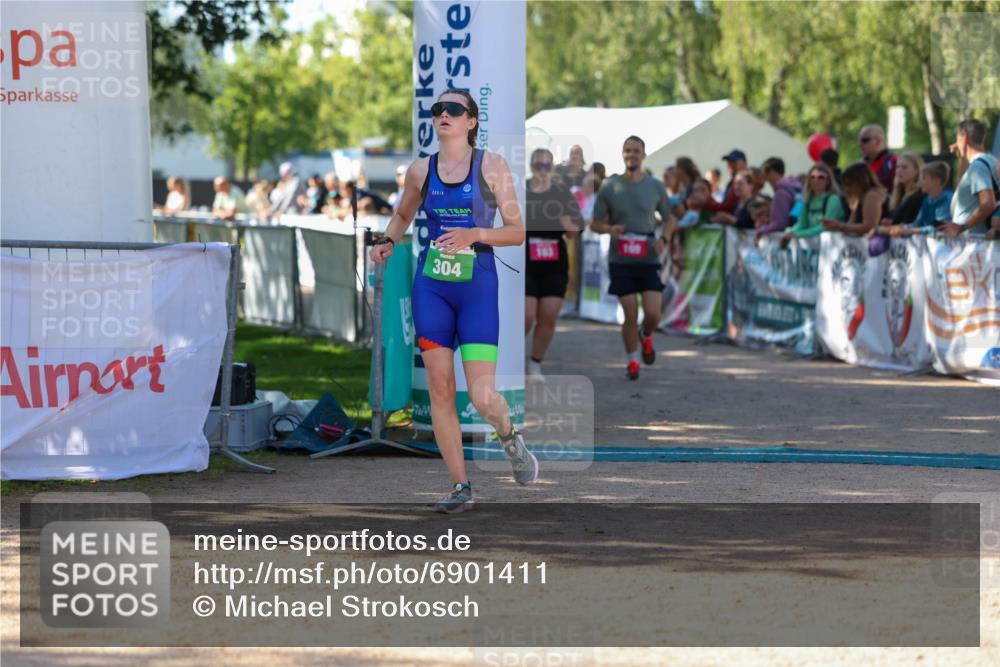 01.09.2024 - 17. Tribühne Triathlon Michael Strokosch http://msf.ph/oto/6901411 01.09.2024 10:59:19 Ziel 163, 169, 304 meine-sportfotos.de