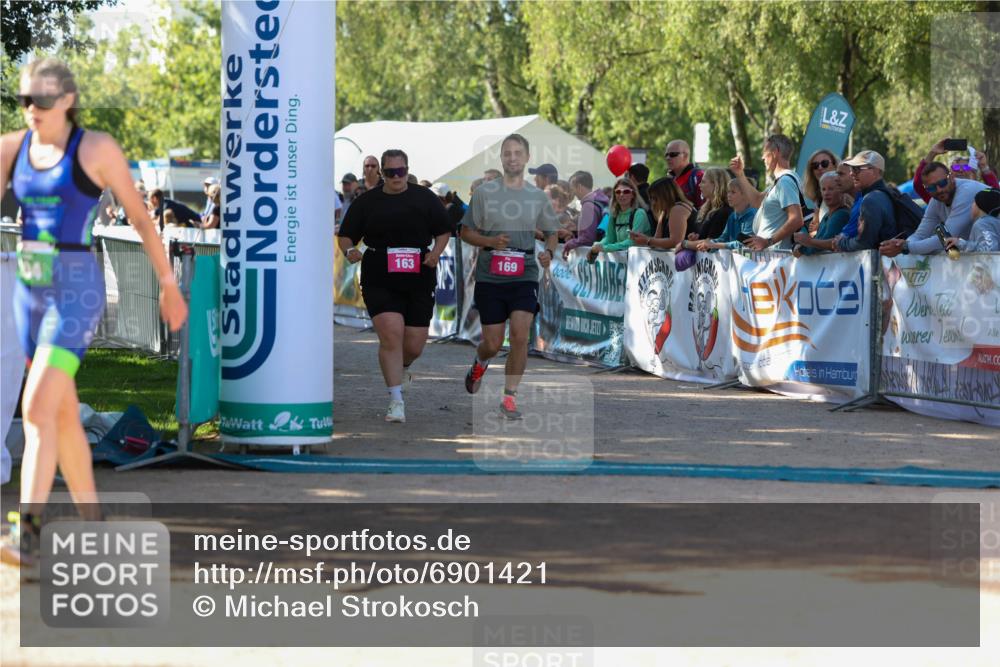 01.09.2024 - 17. Tribühne Triathlon Michael Strokosch http://msf.ph/oto/6901421 01.09.2024 10:59:20 Ziel 163, 169, 304 meine-sportfotos.de