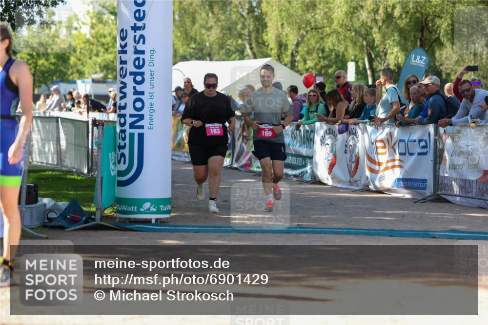01.09.2024 - 17. Tribühne Triathlon Michael Strokosch http://msf.ph/oto/6901429 01.09.2024 10:59:20 Ziel 163, 169, 304 meine-sportfotos.de