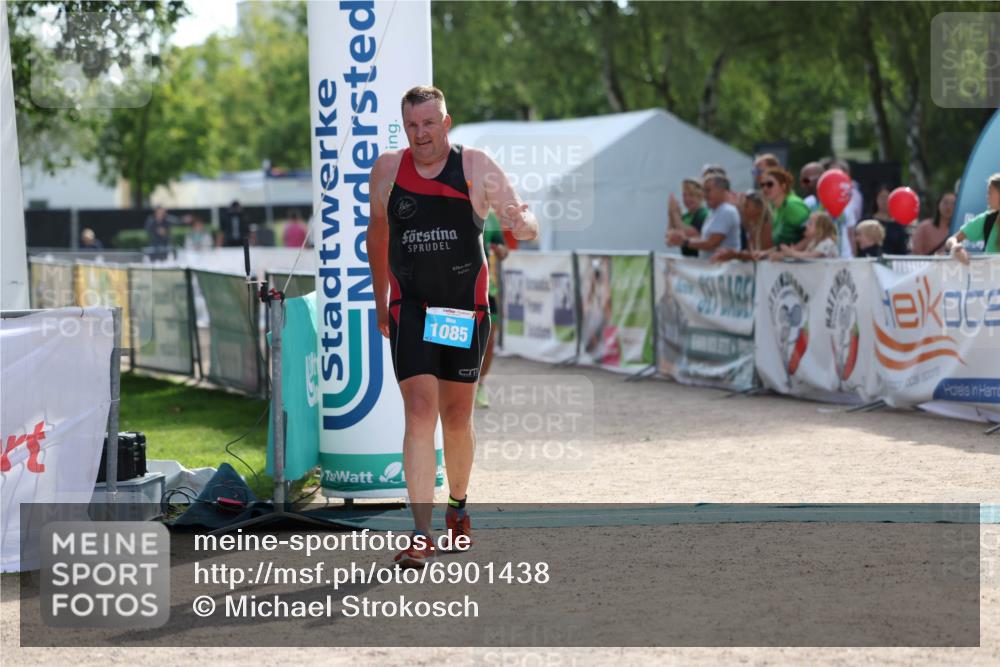 01.09.2024 - 17. Tribühne Triathlon Michael Strokosch http://msf.ph/oto/6901438 01.09.2024 15:48:58 Ziel 1085, 1462 meine-sportfotos.de