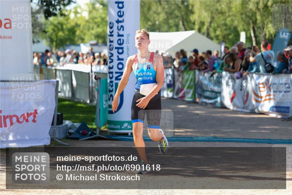 01.09.2024 - 17. Tribühne Triathlon Michael Strokosch http://msf.ph/oto/6901618 01.09.2024 10:59:37 Ziel 253, 267 meine-sportfotos.de