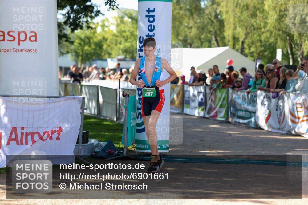 01.09.2024 - 17. Tribühne Triathlon Michael Strokosch http://msf.ph/oto/6901661 01.09.2024 10:59:44 Ziel 267 meine-sportfotos.de