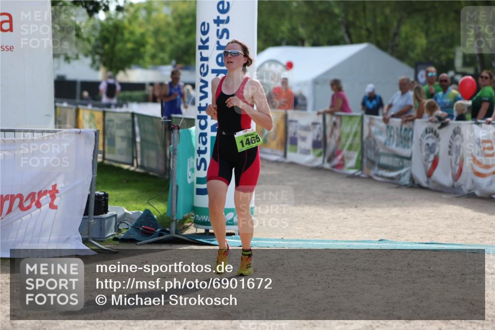 01.09.2024 - 17. Tribühne Triathlon Michael Strokosch http://msf.ph/oto/6901672 01.09.2024 15:49:18 Ziel 1465 meine-sportfotos.de