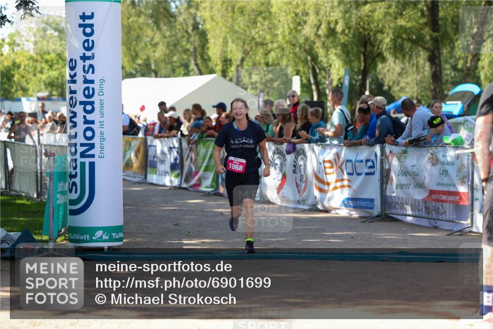 01.09.2024 - 17. Tribühne Triathlon Michael Strokosch http://msf.ph/oto/6901699 01.09.2024 10:59:51 Ziel 264, 1068 meine-sportfotos.de