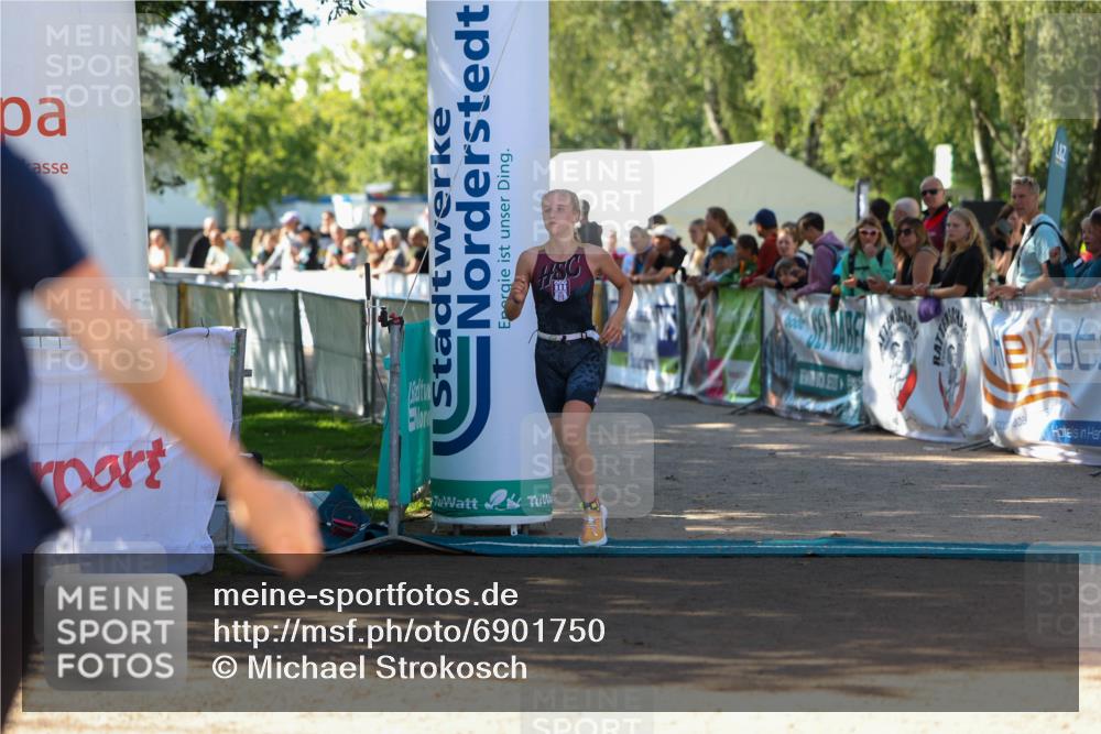 01.09.2024 - 17. Tribühne Triathlon Michael Strokosch http://msf.ph/oto/6901750 01.09.2024 10:59:56 Ziel 264, 1068 meine-sportfotos.de