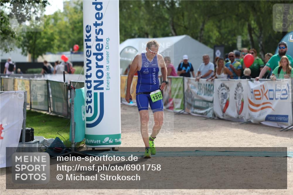 01.09.2024 - 17. Tribühne Triathlon Michael Strokosch http://msf.ph/oto/6901758 01.09.2024 15:49:24 Ziel 1312 meine-sportfotos.de