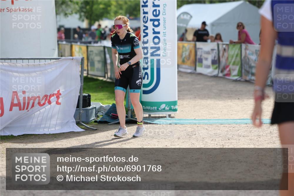 01.09.2024 - 17. Tribühne Triathlon Michael Strokosch http://msf.ph/oto/6901768 01.09.2024 15:50:06 Ziel 1457 meine-sportfotos.de