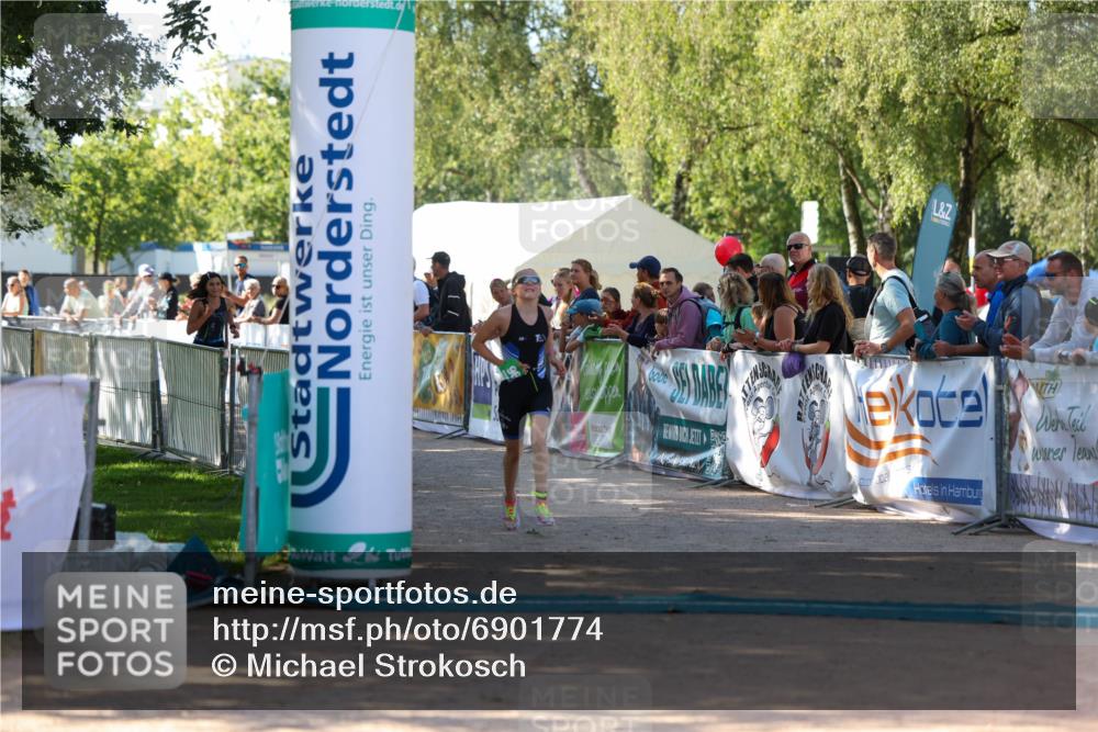 01.09.2024 - 17. Tribühne Triathlon Michael Strokosch http://msf.ph/oto/6901774 01.09.2024 11:00:13 Ziel 296, 302 meine-sportfotos.de