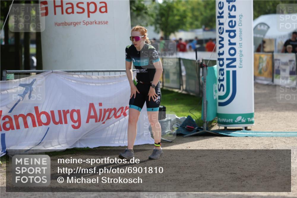 01.09.2024 - 17. Tribühne Triathlon Michael Strokosch http://msf.ph/oto/6901810 01.09.2024 15:50:07 Ziel 1457 meine-sportfotos.de