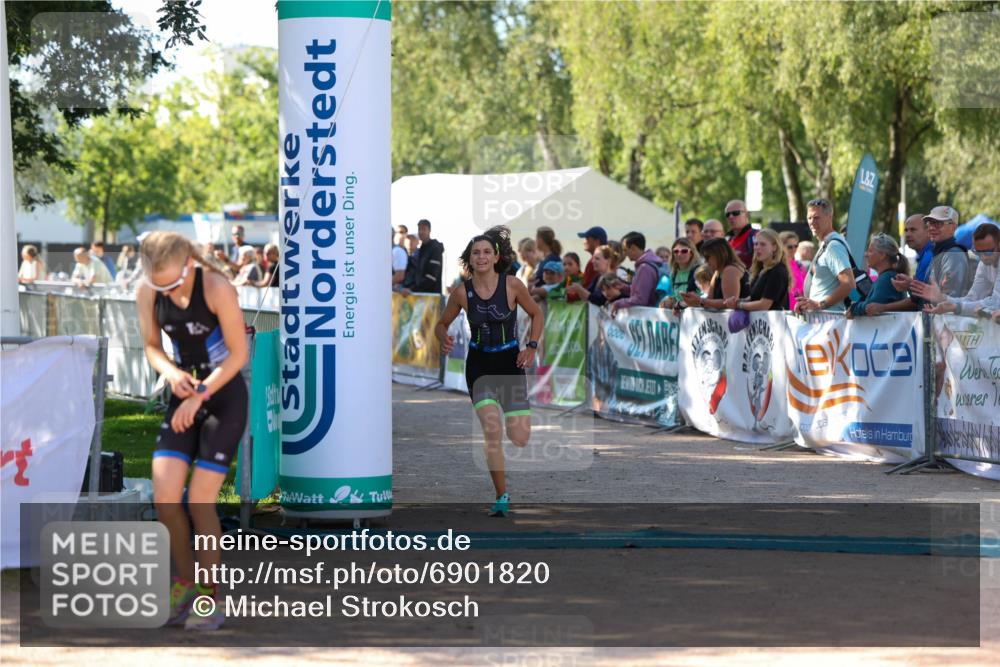 01.09.2024 - 17. Tribühne Triathlon Michael Strokosch http://msf.ph/oto/6901820 01.09.2024 11:00:16 Ziel 296, 302 meine-sportfotos.de