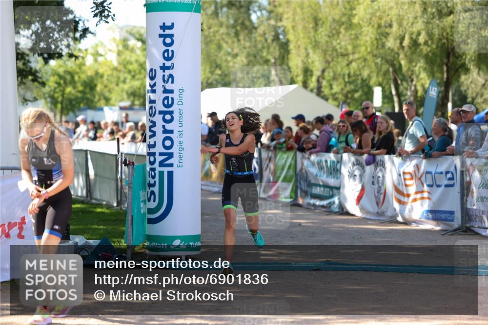 01.09.2024 - 17. Tribühne Triathlon Michael Strokosch http://msf.ph/oto/6901836 01.09.2024 11:00:17 Ziel 296, 302 meine-sportfotos.de