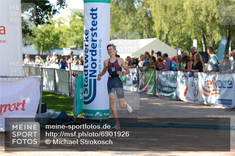 01.09.2024 - 17. Tribühne Triathlon Michael Strokosch http://msf.ph/oto/6901926 01.09.2024 11:00:27 Ziel 293, 299 meine-sportfotos.de