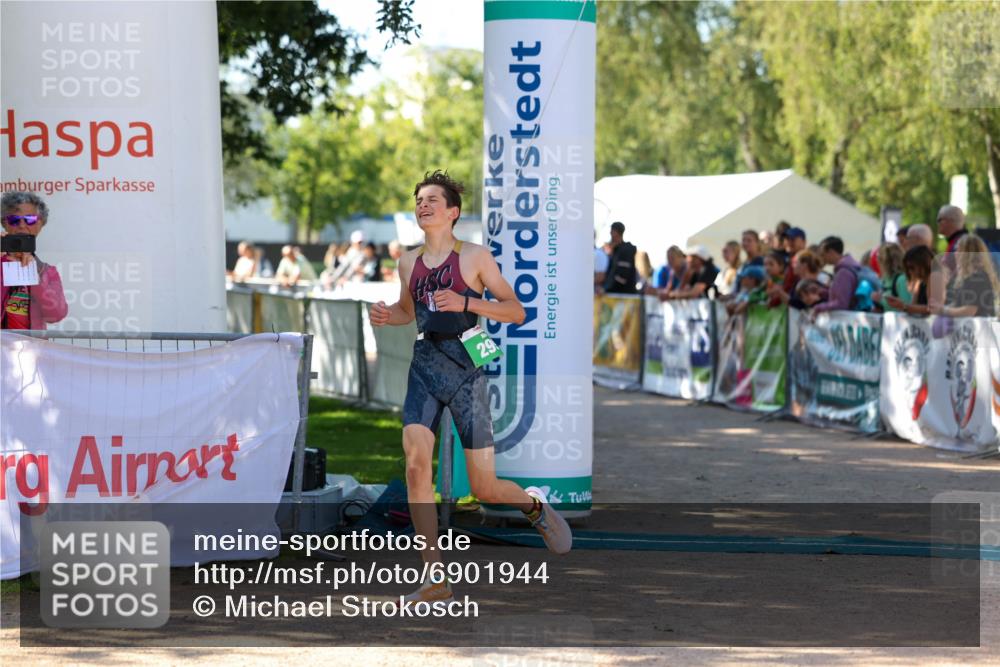 01.09.2024 - 17. Tribühne Triathlon Michael Strokosch http://msf.ph/oto/6901944 01.09.2024 11:00:28 Ziel 293, 299 meine-sportfotos.de
