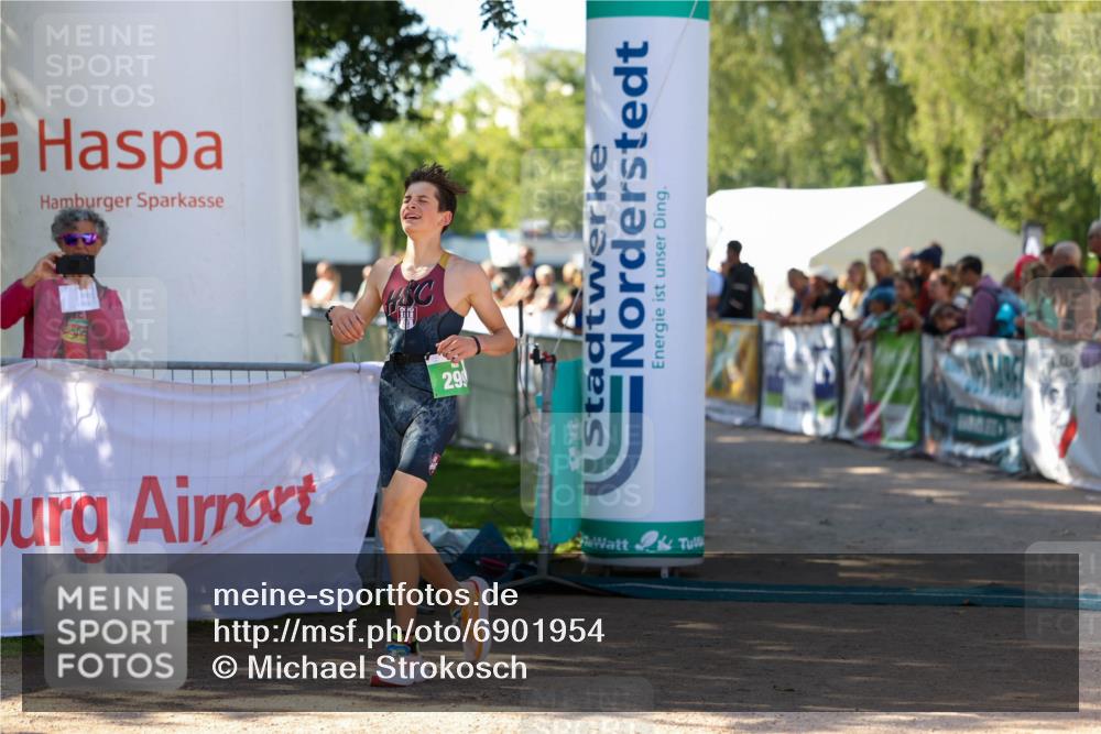 01.09.2024 - 17. Tribühne Triathlon Michael Strokosch http://msf.ph/oto/6901954 01.09.2024 11:00:28 Ziel 293, 299 meine-sportfotos.de