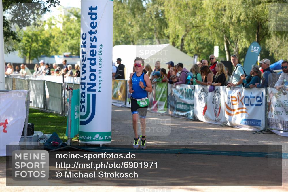 01.09.2024 - 17. Tribühne Triathlon Michael Strokosch http://msf.ph/oto/6901971 01.09.2024 11:00:32 Ziel 293 meine-sportfotos.de