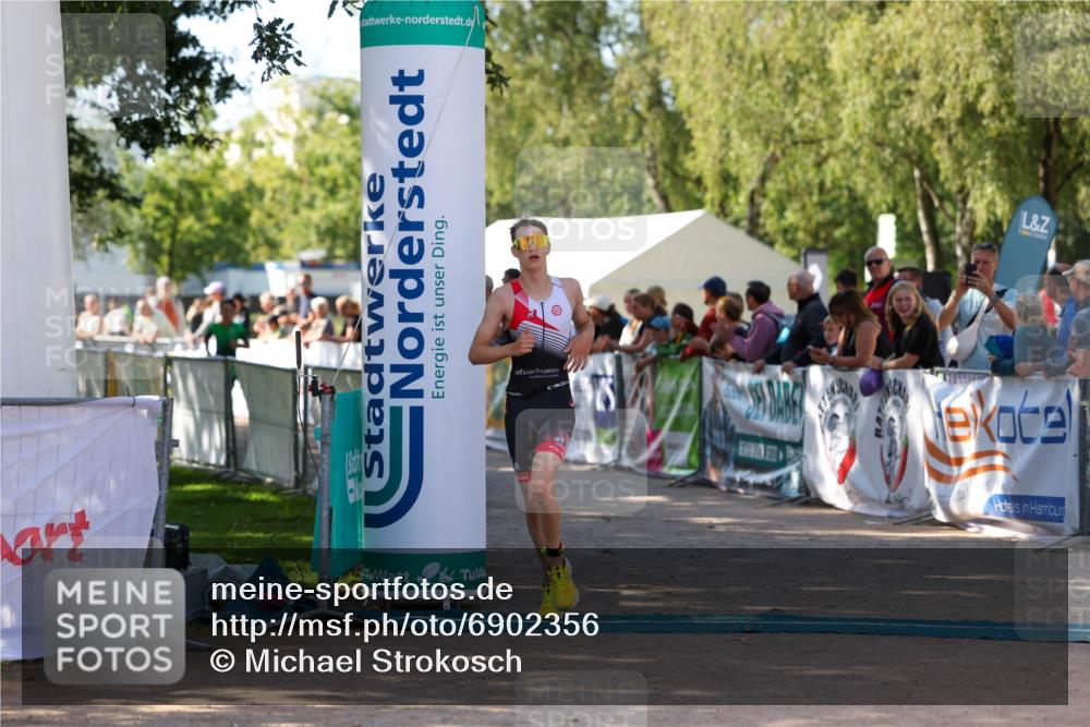 01.09.2024 - 17. Tribühne Triathlon Michael Strokosch http://msf.ph/oto/6902356 01.09.2024 11:01:23 Ziel 228, 277 meine-sportfotos.de