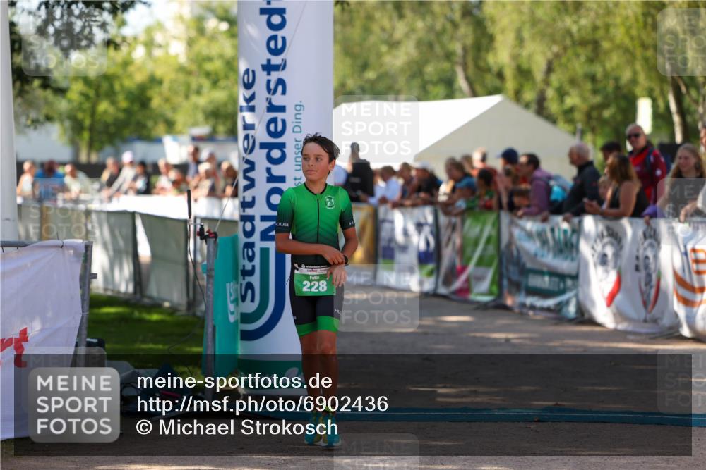 01.09.2024 - 17. Tribühne Triathlon Michael Strokosch http://msf.ph/oto/6902436 01.09.2024 11:01:29 Ziel 228 meine-sportfotos.de