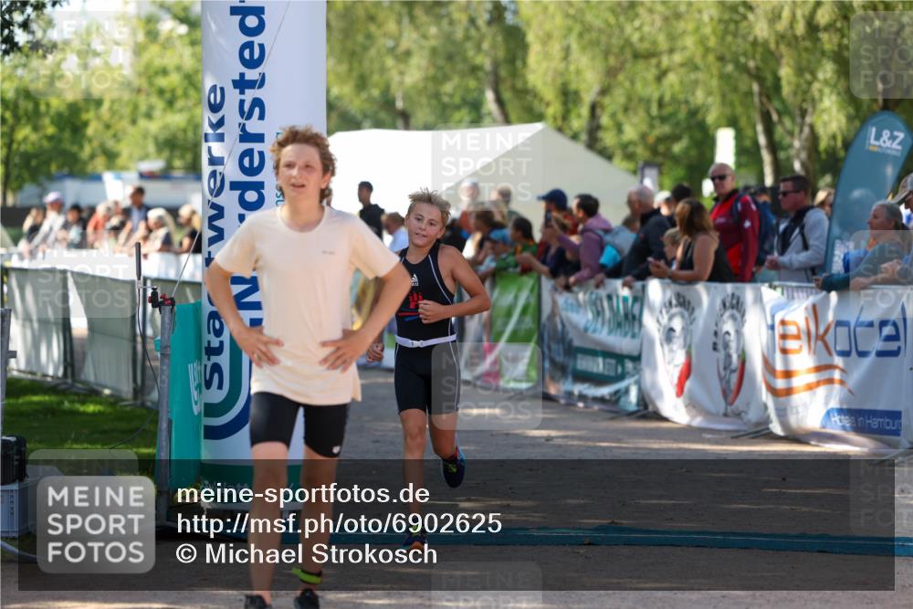 01.09.2024 - 17. Tribühne Triathlon Michael Strokosch http://msf.ph/oto/6902625 01.09.2024 11:01:44 Ziel 200, 292 meine-sportfotos.de