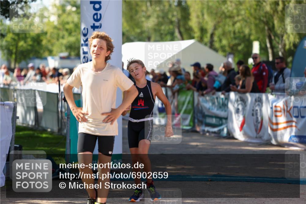 01.09.2024 - 17. Tribühne Triathlon Michael Strokosch http://msf.ph/oto/6902659 01.09.2024 11:01:45 Ziel 200, 292 meine-sportfotos.de
