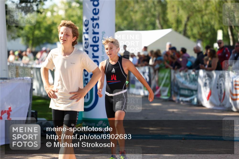01.09.2024 - 17. Tribühne Triathlon Michael Strokosch http://msf.ph/oto/6902683 01.09.2024 11:01:46 Ziel 200, 292 meine-sportfotos.de