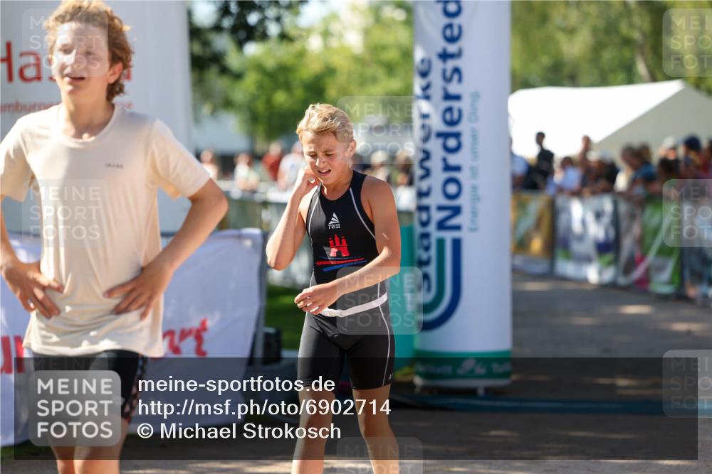 01.09.2024 - 17. Tribühne Triathlon Michael Strokosch http://msf.ph/oto/6902714 01.09.2024 11:01:47 Ziel 200 meine-sportfotos.de