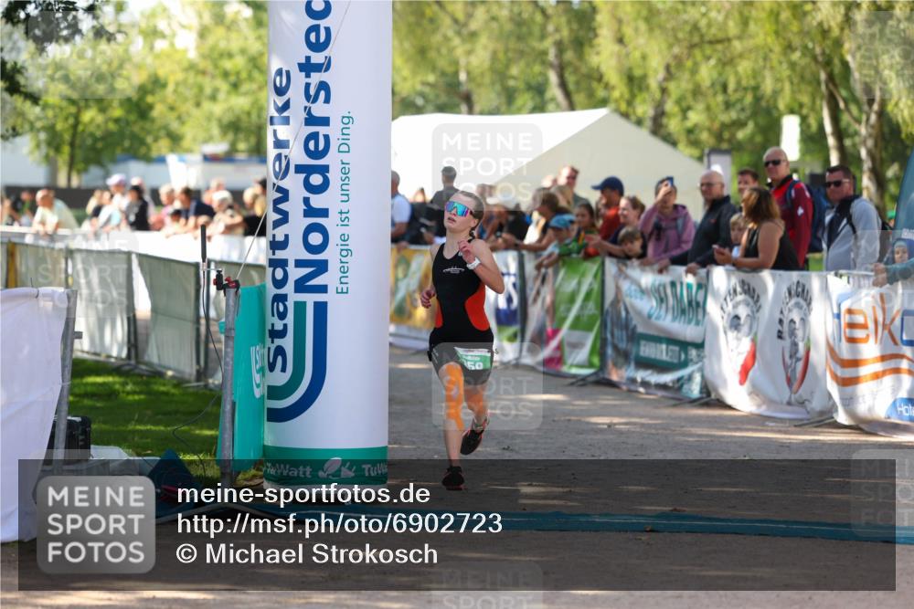 01.09.2024 - 17. Tribühne Triathlon Michael Strokosch http://msf.ph/oto/6902723 01.09.2024 11:01:54 Ziel 259 meine-sportfotos.de