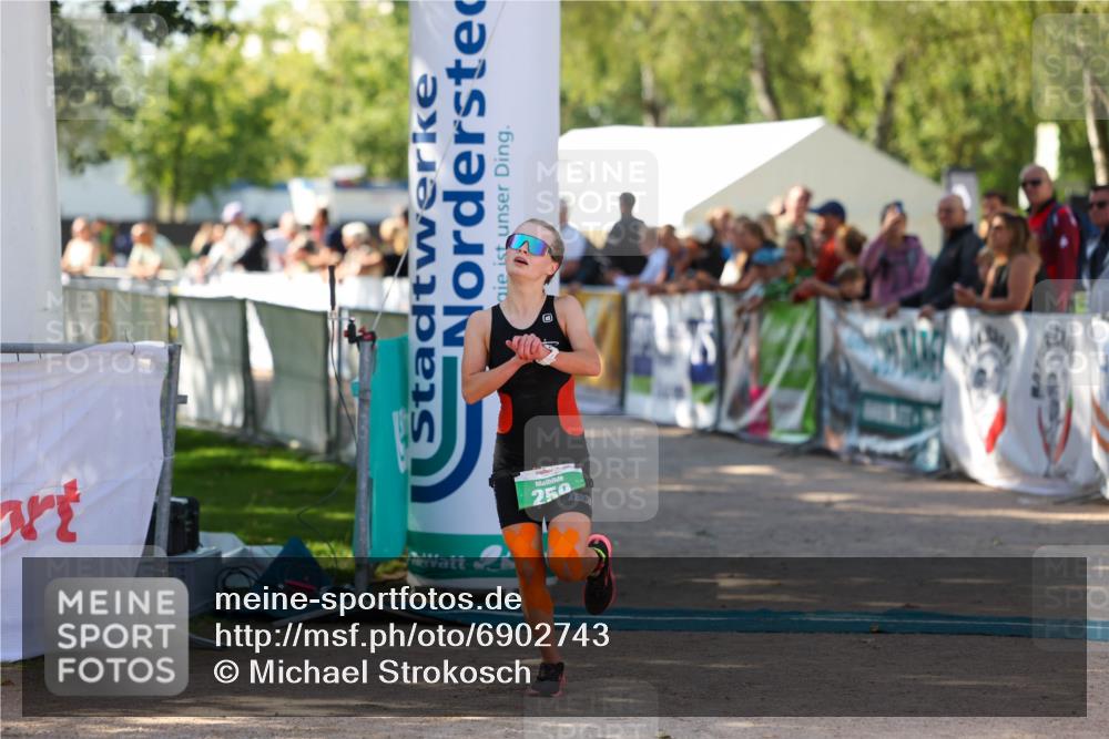 01.09.2024 - 17. Tribühne Triathlon Michael Strokosch http://msf.ph/oto/6902743 01.09.2024 11:01:55 Ziel 259 meine-sportfotos.de