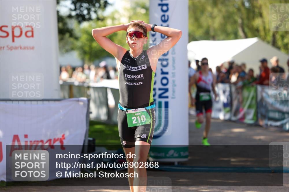 01.09.2024 - 17. Tribühne Triathlon Michael Strokosch http://msf.ph/oto/6902868 01.09.2024 11:02:06 Ziel 210, 288 meine-sportfotos.de