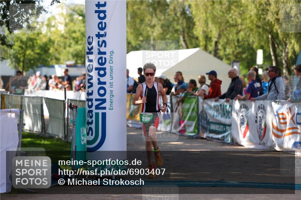 01.09.2024 - 17. Tribühne Triathlon Michael Strokosch http://msf.ph/oto/6903407 01.09.2024 11:03:42 Ziel 209, 213, 245 meine-sportfotos.de