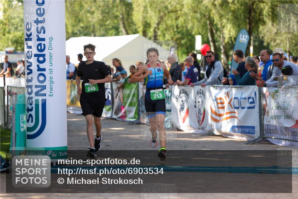 01.09.2024 - 17. Tribühne Triathlon Michael Strokosch http://msf.ph/oto/6903534 01.09.2024 11:03:48 Ziel 213, 245, 275 meine-sportfotos.de