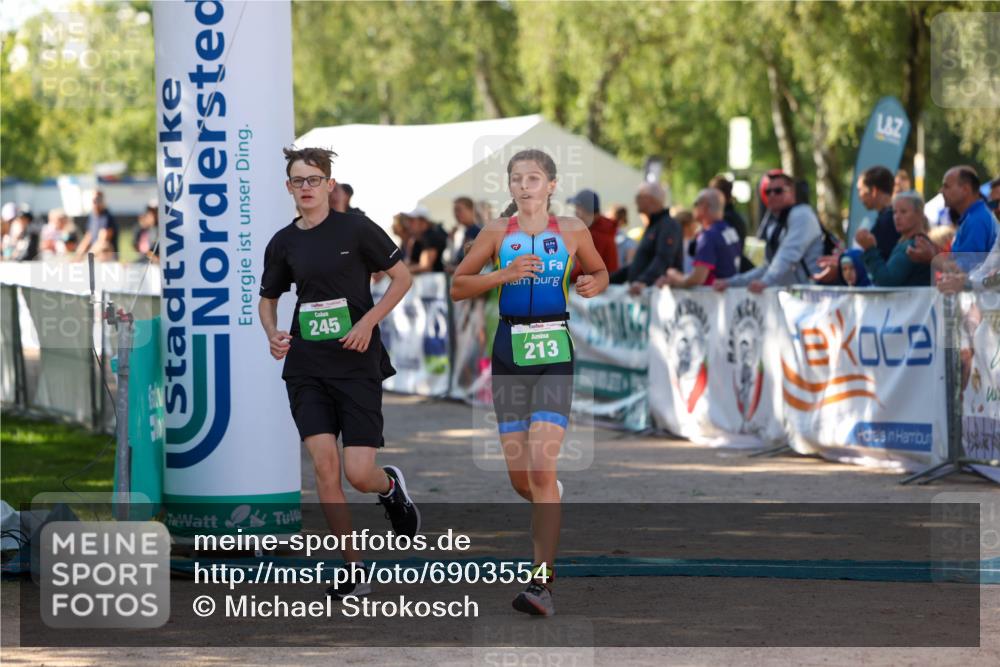 01.09.2024 - 17. Tribühne Triathlon Michael Strokosch http://msf.ph/oto/6903554 01.09.2024 11:03:49 Ziel 213, 245, 275 meine-sportfotos.de