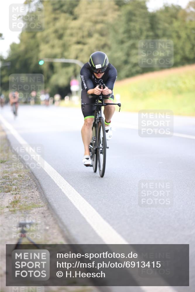 01.09.2024 - 17. Tribühne Triathlon H.Heesch http://msf.ph/oto/6913415 01.09.2024 15:46:52 Radfahren 345, 1126, 1132, 1173, 1175, 1297, 1436, 1436 meine-sportfotos.de