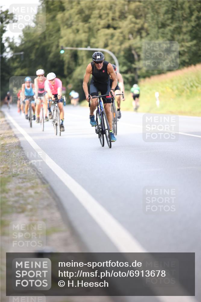 01.09.2024 - 17. Tribühne Triathlon H.Heesch http://msf.ph/oto/6913678 01.09.2024 15:47:08 Radfahren 903, 904, 913, 961, 970, 1037, 1057, 1130, 1160, 1253 meine-sportfotos.de