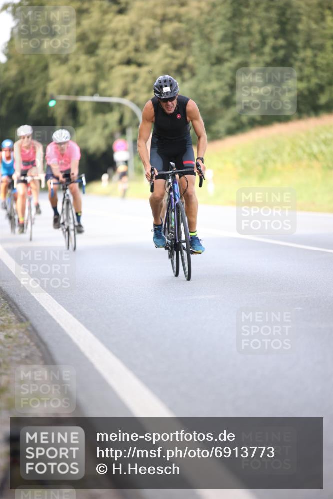 01.09.2024 - 17. Tribühne Triathlon H.Heesch http://msf.ph/oto/6913773 01.09.2024 15:47:08 Radfahren 903, 904, 913, 961, 970, 1037, 1057, 1130, 1160, 1253 meine-sportfotos.de