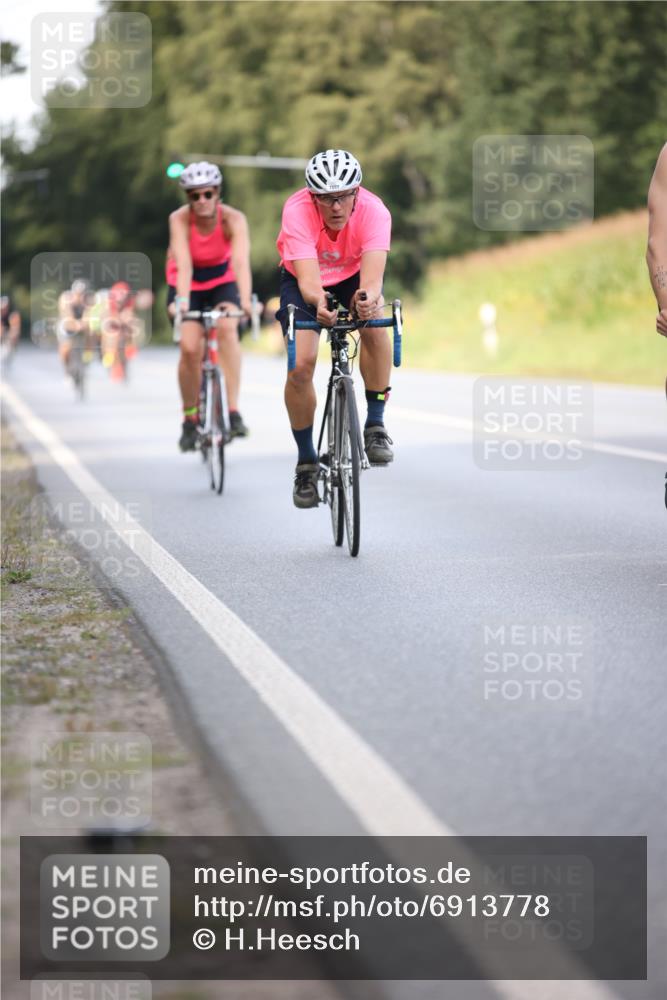 01.09.2024 - 17. Tribühne Triathlon H.Heesch http://msf.ph/oto/6913778 01.09.2024 15:47:10 Radfahren 903, 904, 913, 961, 970, 1037, 1044, 1057, 1130, 1160, 1253 meine-sportfotos.de