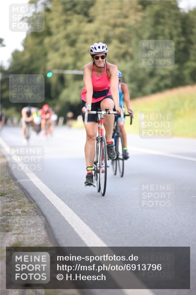 01.09.2024 - 17. Tribühne Triathlon H.Heesch http://msf.ph/oto/6913796 01.09.2024 15:47:11 Radfahren 903, 904, 913, 961, 970, 1037, 1044, 1057, 1130, 1160, 1253 meine-sportfotos.de