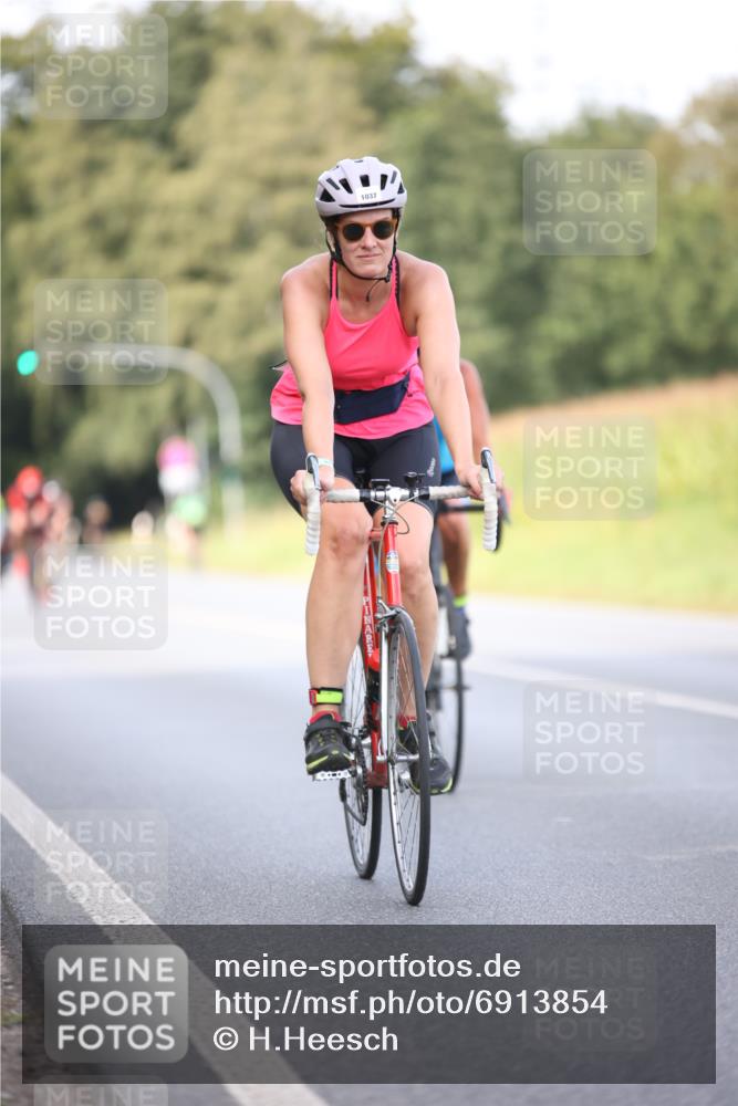 01.09.2024 - 17. Tribühne Triathlon H.Heesch http://msf.ph/oto/6913854 01.09.2024 15:47:12 Radfahren 903, 904, 913, 961, 970, 1037, 1044, 1057, 1130, 1160, 1207, 1253 meine-sportfotos.de