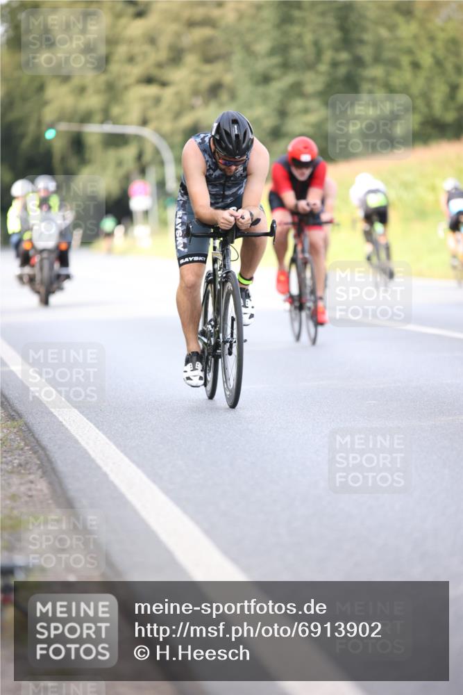 01.09.2024 - 17. Tribühne Triathlon H.Heesch http://msf.ph/oto/6913902 01.09.2024 15:47:15 Radfahren 903, 904, 906, 928, 1037, 1044, 1130, 1207, 1253 meine-sportfotos.de