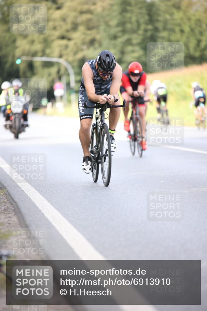 01.09.2024 - 17. Tribühne Triathlon H.Heesch http://msf.ph/oto/6913910 01.09.2024 15:47:16 Radfahren 813, 903, 904, 906, 928, 1044, 1130, 1207, 1253 meine-sportfotos.de