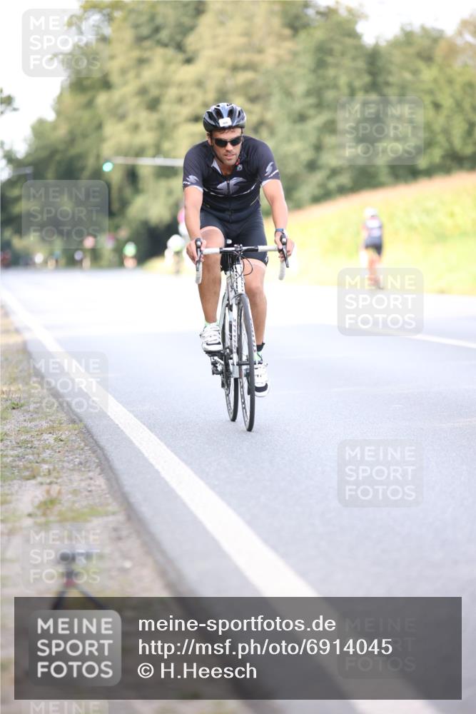 01.09.2024 - 17. Tribühne Triathlon H.Heesch http://msf.ph/oto/6914045 01.09.2024 15:47:21 Radfahren 813, 906, 928, 1036, 1044, 1207 meine-sportfotos.de
